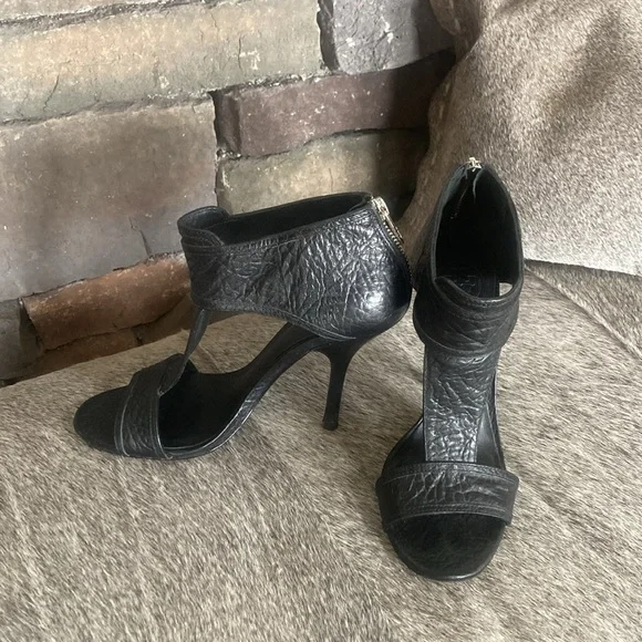 Tory Burch Black All Leather Torben Tumbled Rhino Leather Heel - Picture 2 of 14